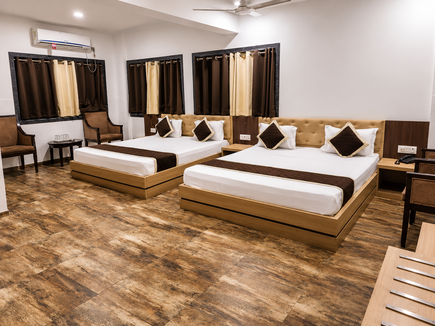 Family Suite with large bed and warm tones